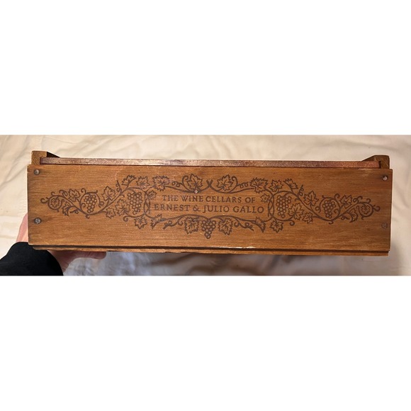 Vintage Ernest and Julio Gallo Old Wooden Wine Box Display Grape Vine Shield Lid - Picture 8 of 9